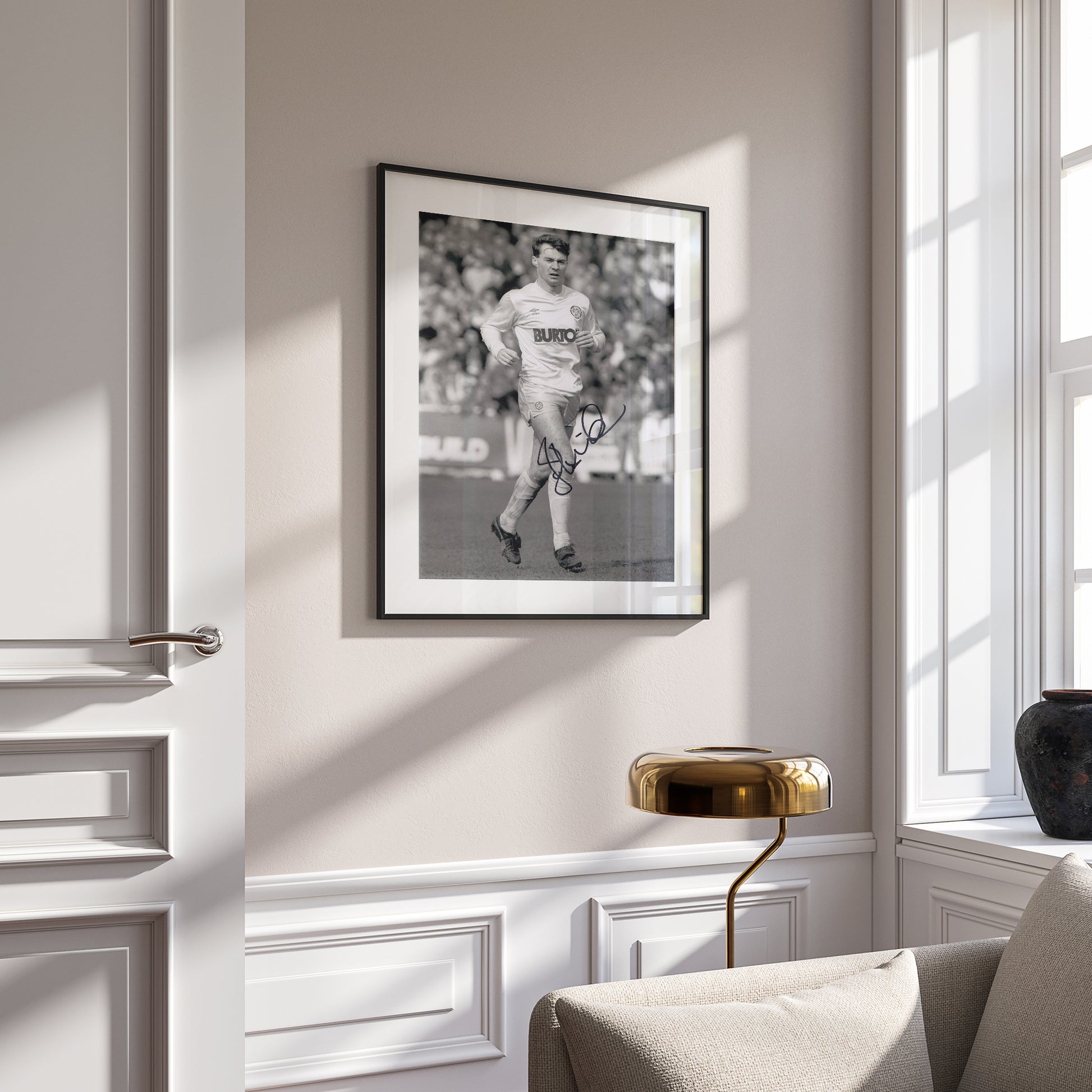 This is  stunning photograph signed by Leeds United legend John Sheridan.