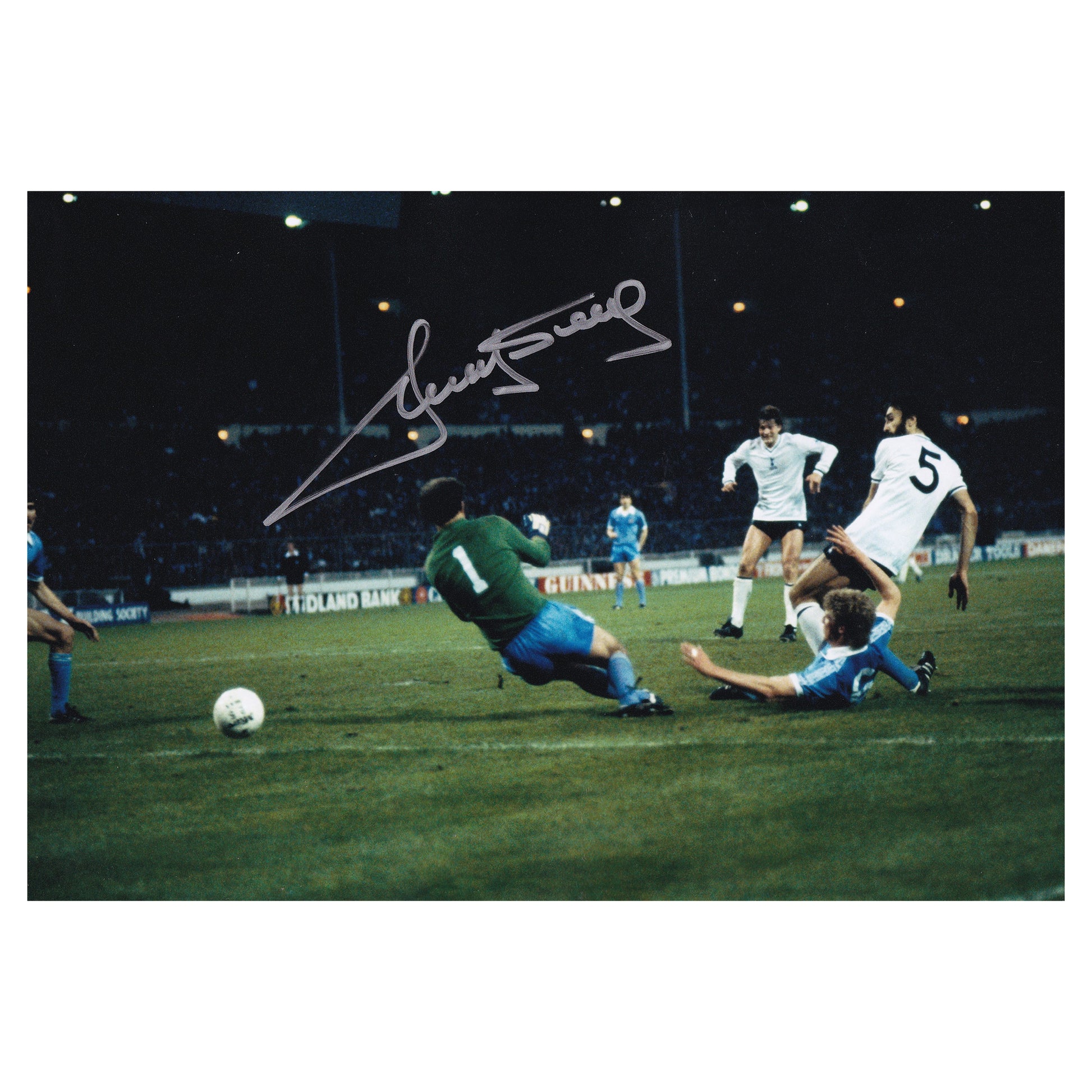 This is a stunning photograph signed by Tottenham Hotspur legend Ricky Villa.