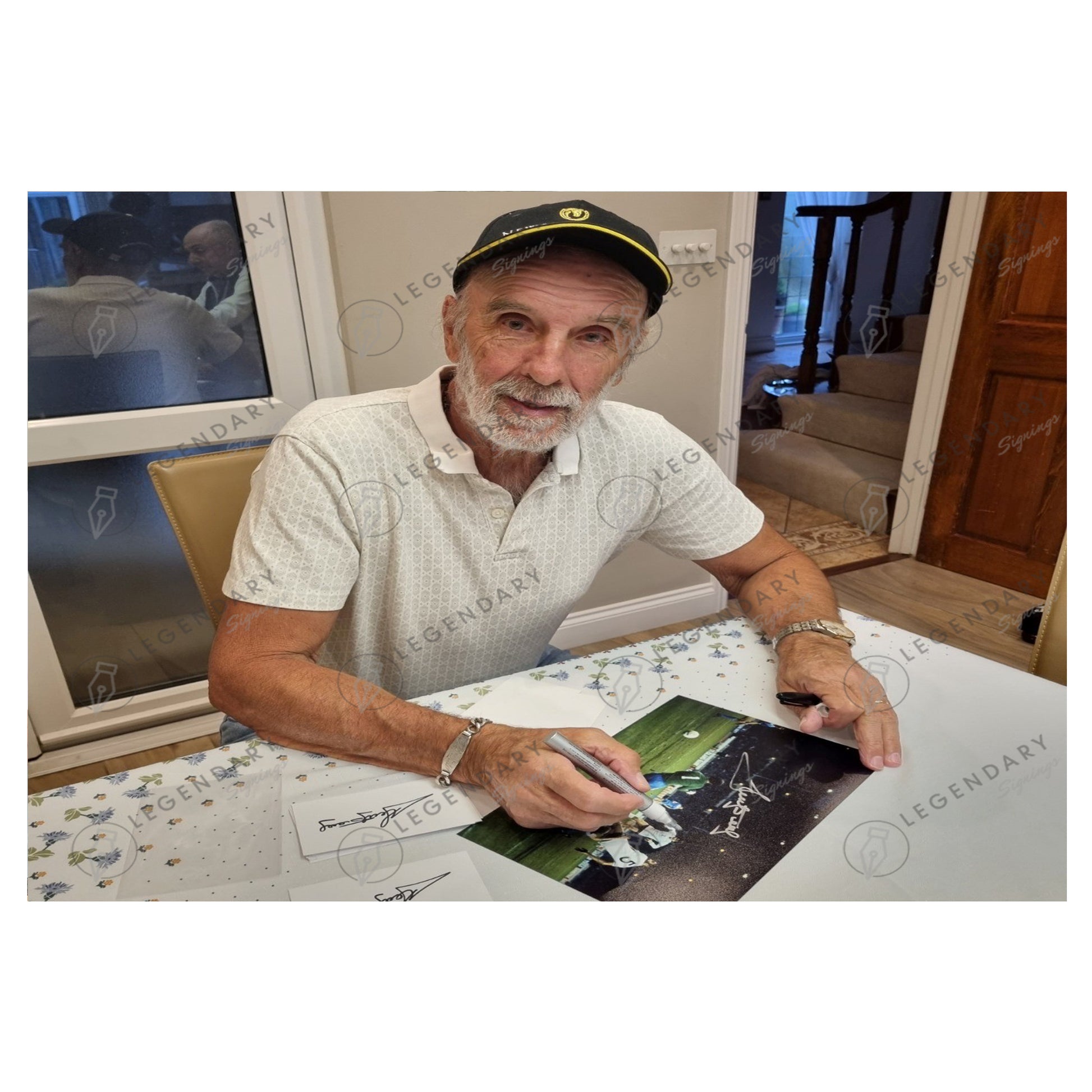 This is a stunning photograph signed by Tottenham Hotspur legend Ricky Villa.